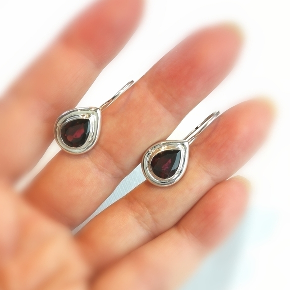 Teardrop shaped Garnet earrings in Sterling Silver 🆕 - Picture 4 of 6